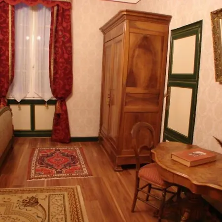 Maison D'hotes Le Logis De Reyjade Bed & Breakfast